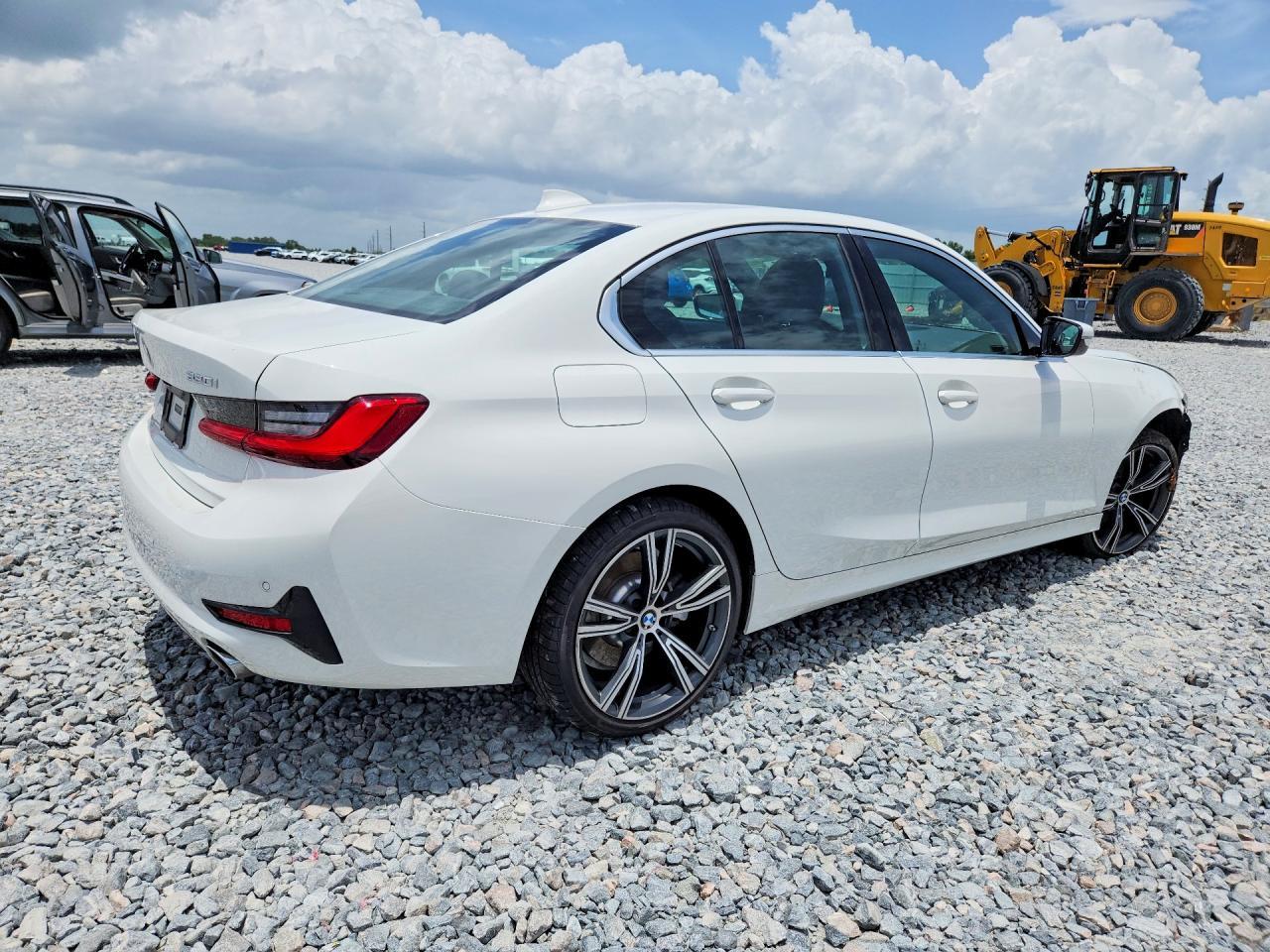 2021 BMW 330Xi - zdjęcie 3