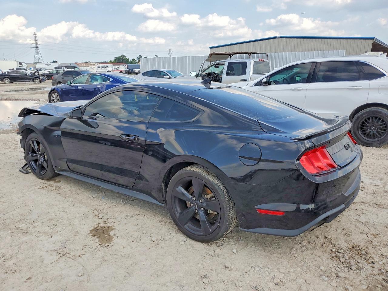 2021 Ford Mustang Gt - zdjęcie 2