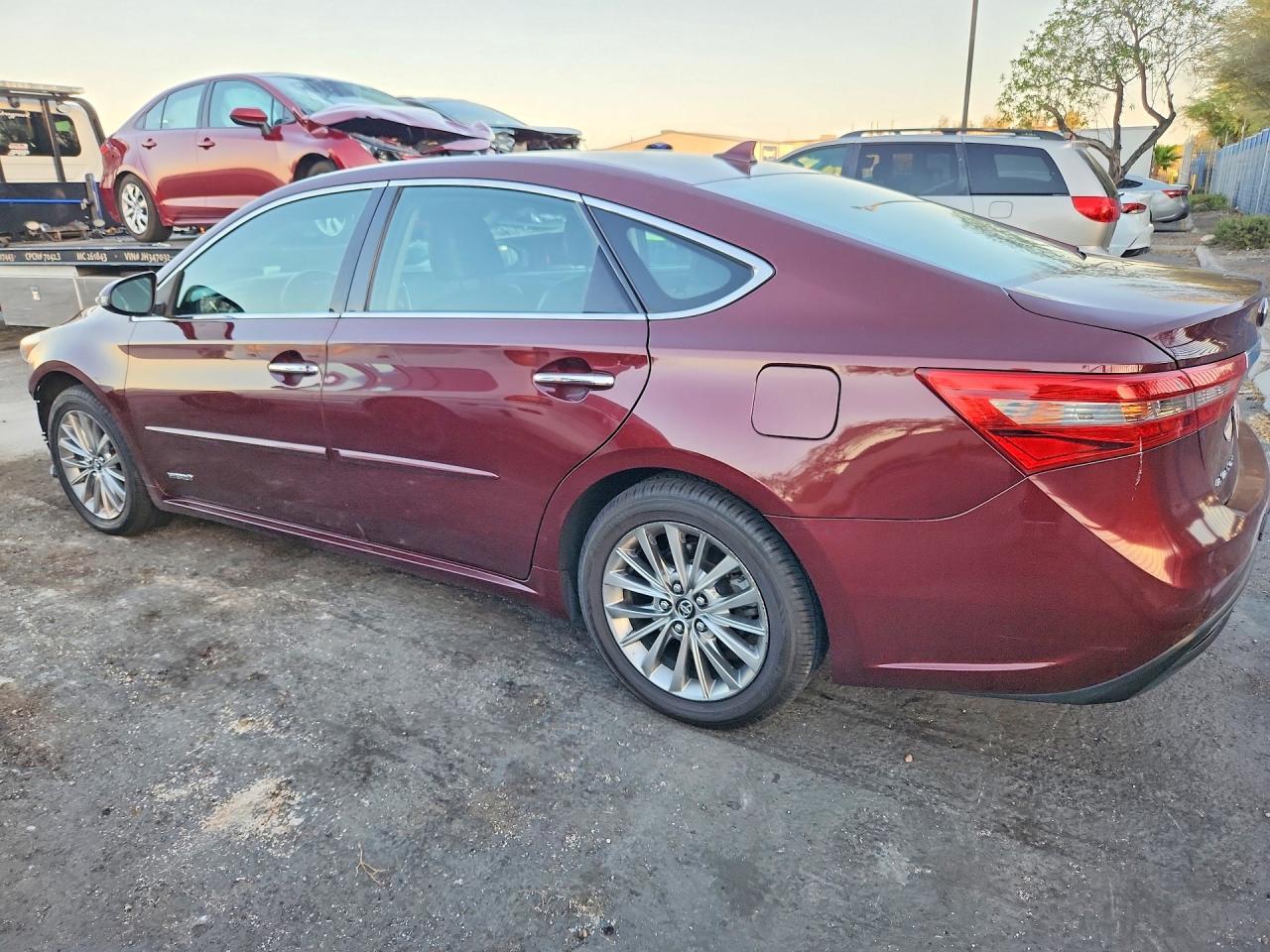 2017 Toyota Avalon Hybrid Limited - zdjęcie 2