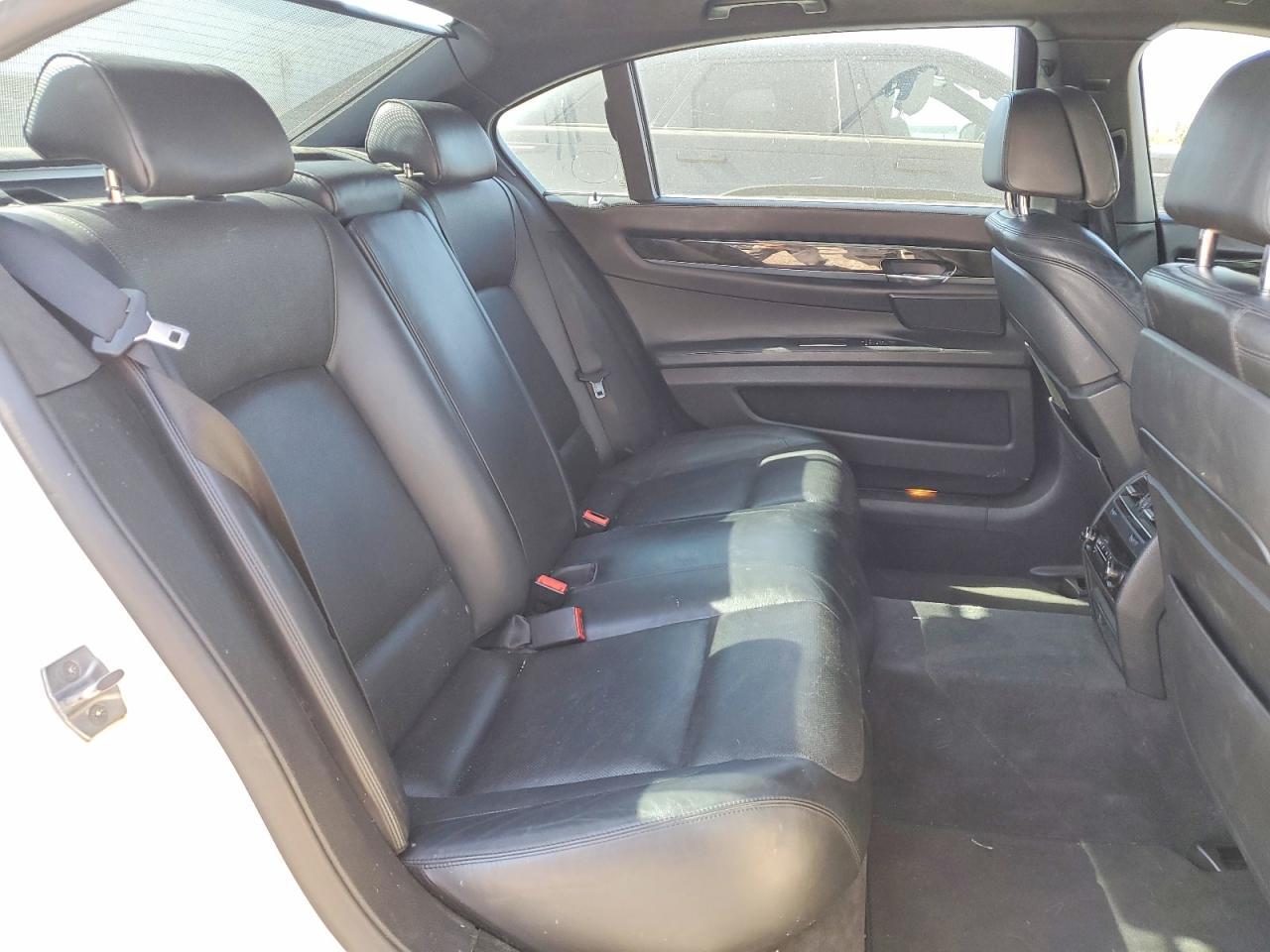 2015 BMW 750 Li - zdjęcie 10