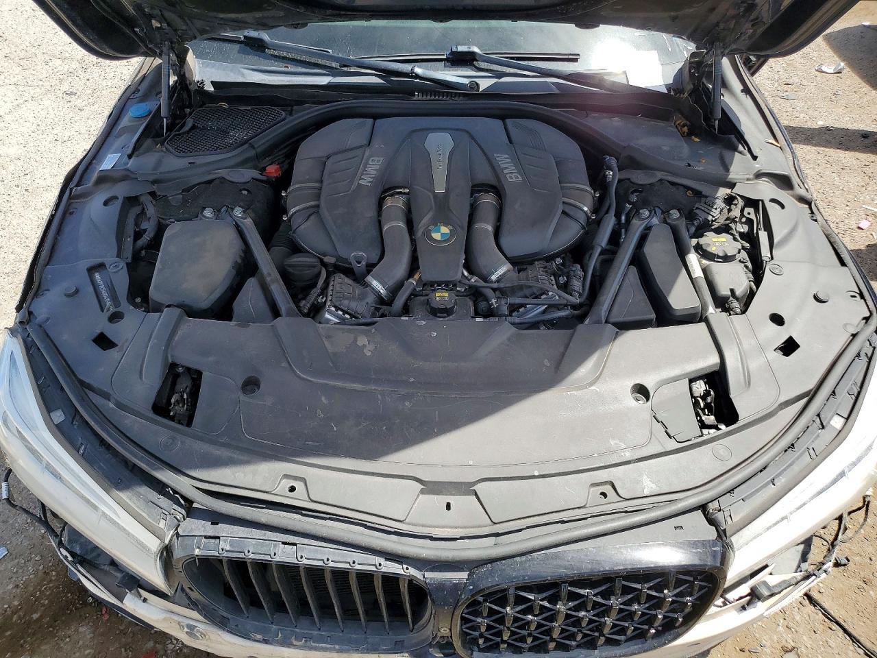 2016 BMW 750 Xi - zdjęcie 11