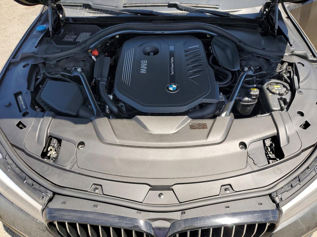 2017 BMW 740 I - zdjęcie 11