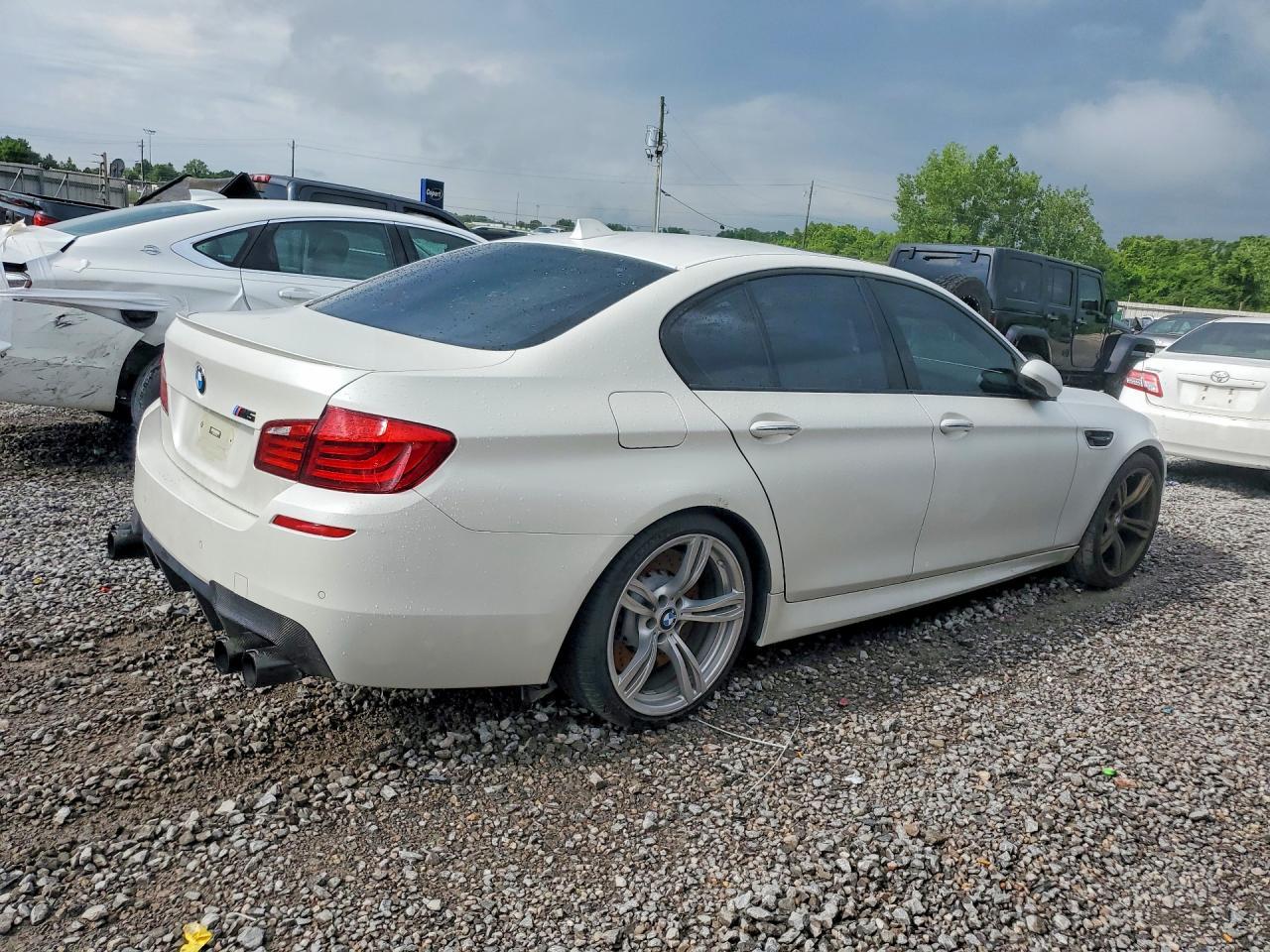 2013 BMW M5 - zdjęcie 3