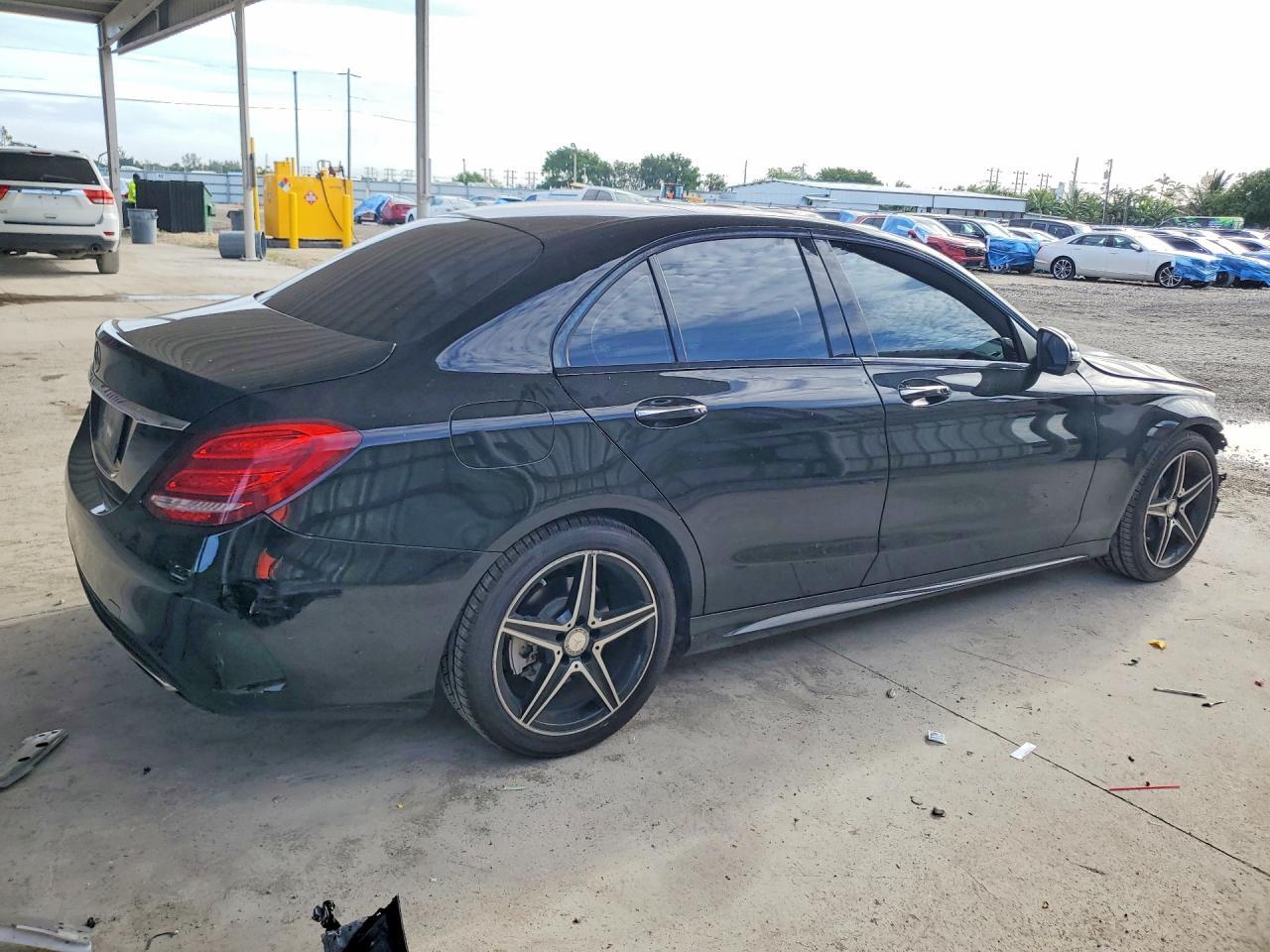 2016 Mercedes-Benz C 300 - zdjęcie 3