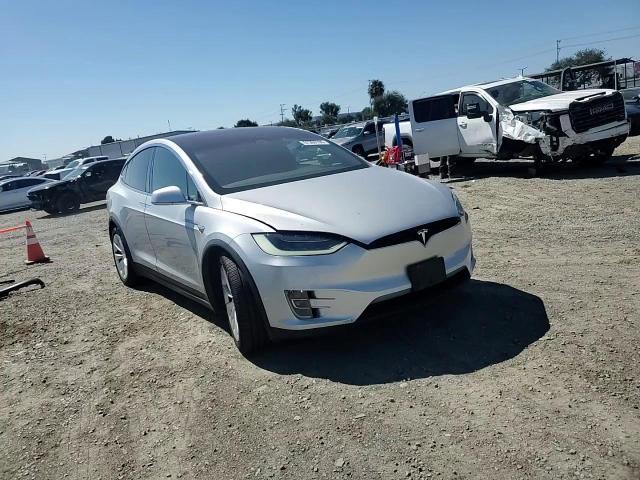 2017 Tesla Model X - zdjęcie 14