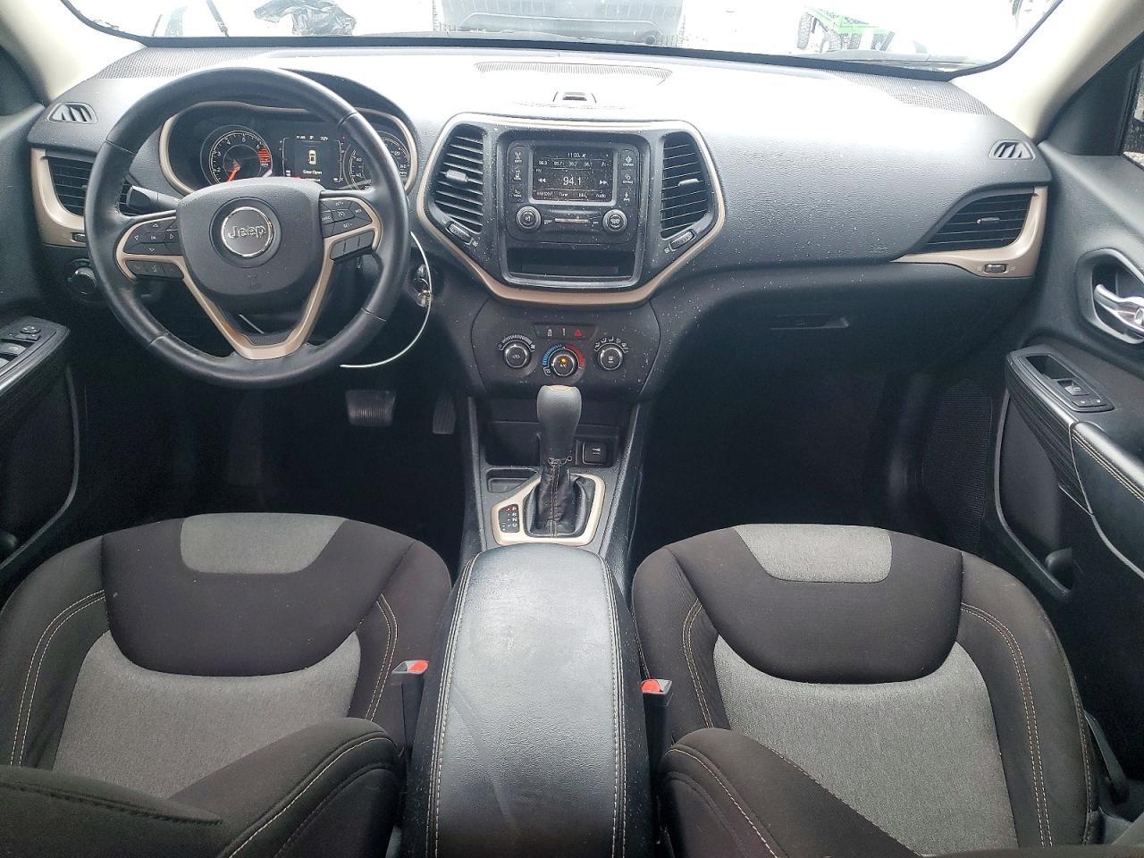 2016 Jeep Cherokee Sport - zdjęcie 8