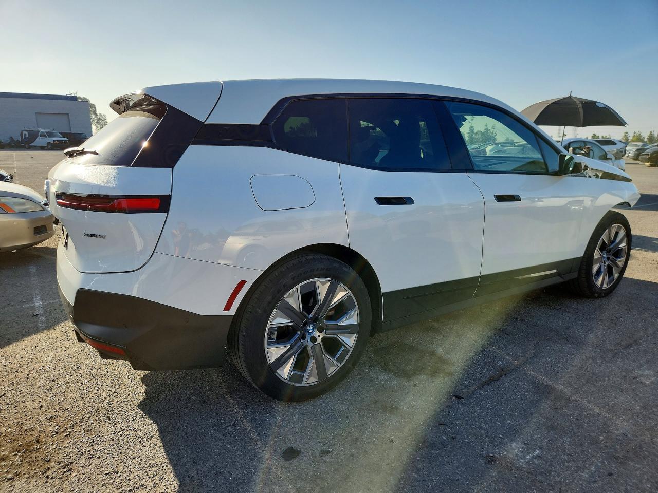 2025 BMW Ix xDrive50 - zdjęcie 3