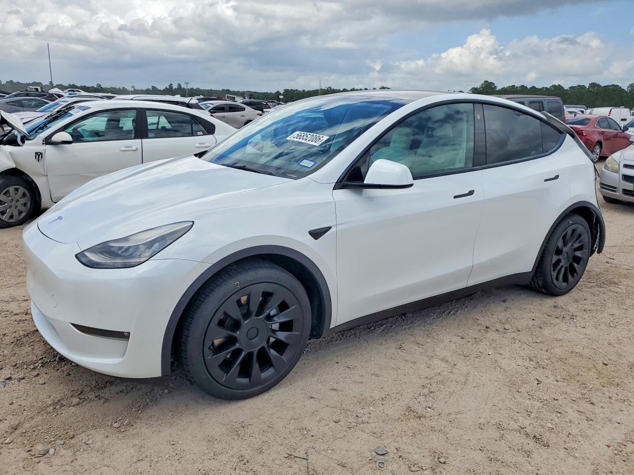 2021 Tesla Model Y - zdjęcie główne