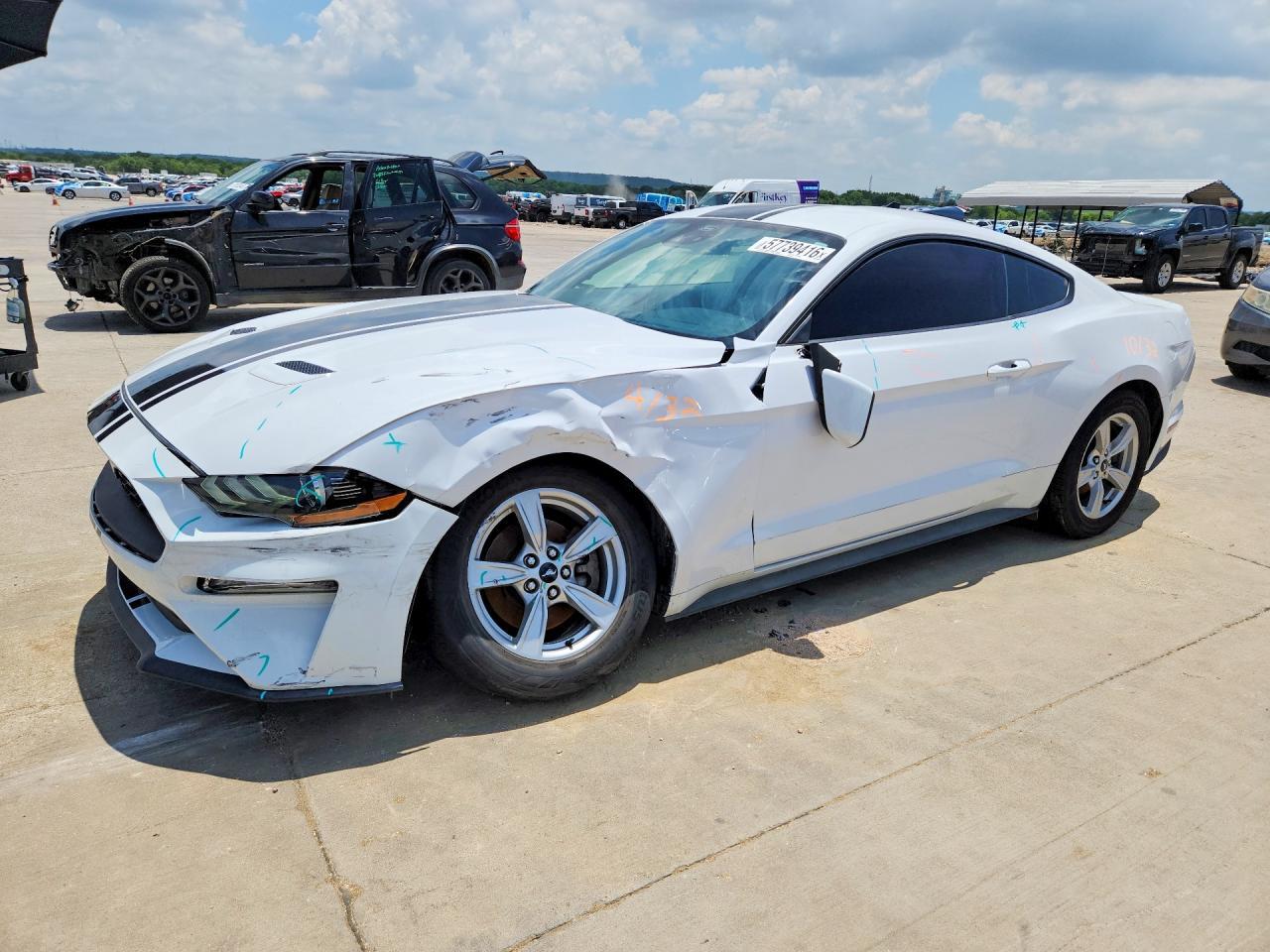 2022 Ford Mustang - zdjęcie główne