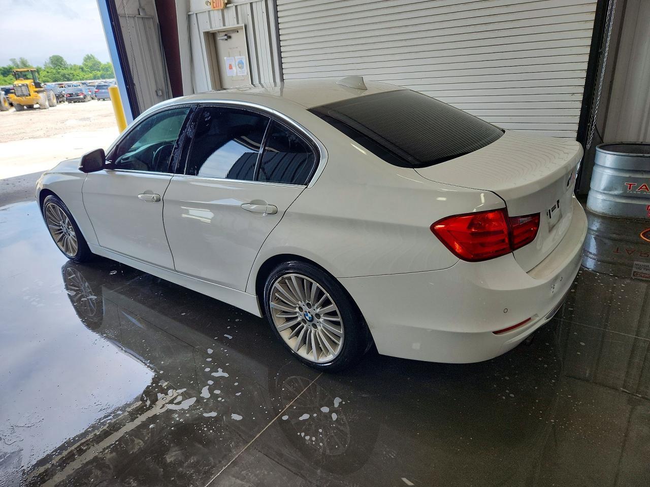 2015 BMW 328 I - zdjęcie 2