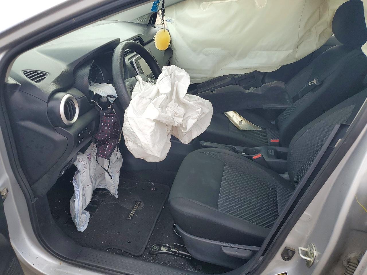 2020 Nissan Versa S - zdjęcie 7