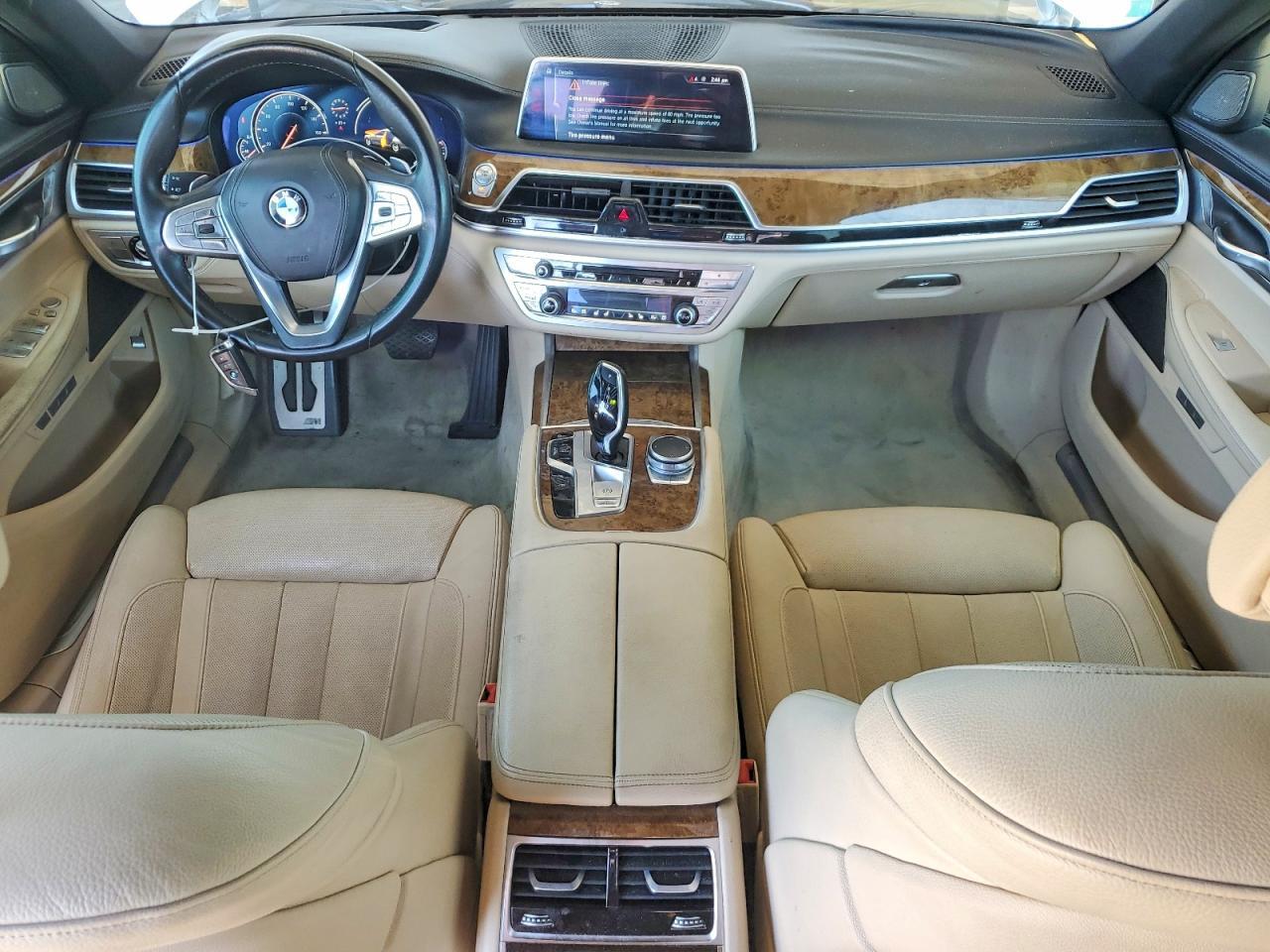2016 BMW 740 I - zdjęcie 8