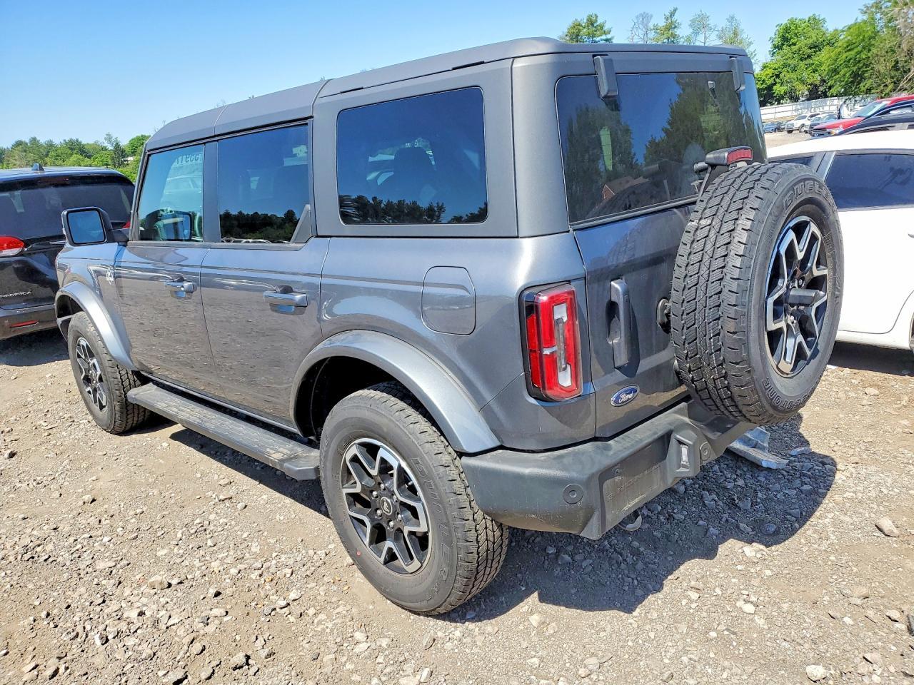 2024 Ford Bronco Outer Banks - zdjęcie 2