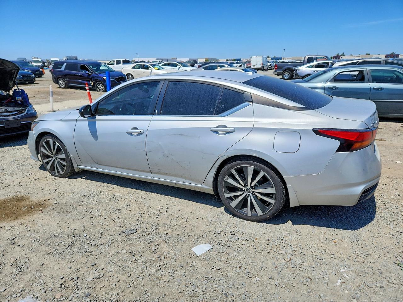 2019 Nissan Altima Sr - zdjęcie 2