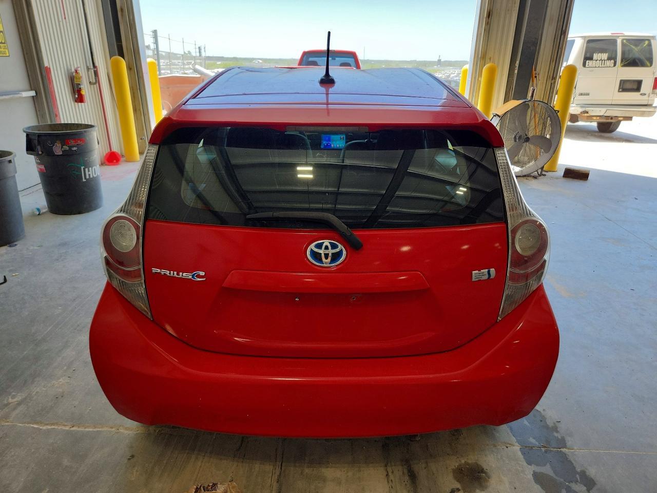 2014 Toyota Prius C Three - zdjęcie 6