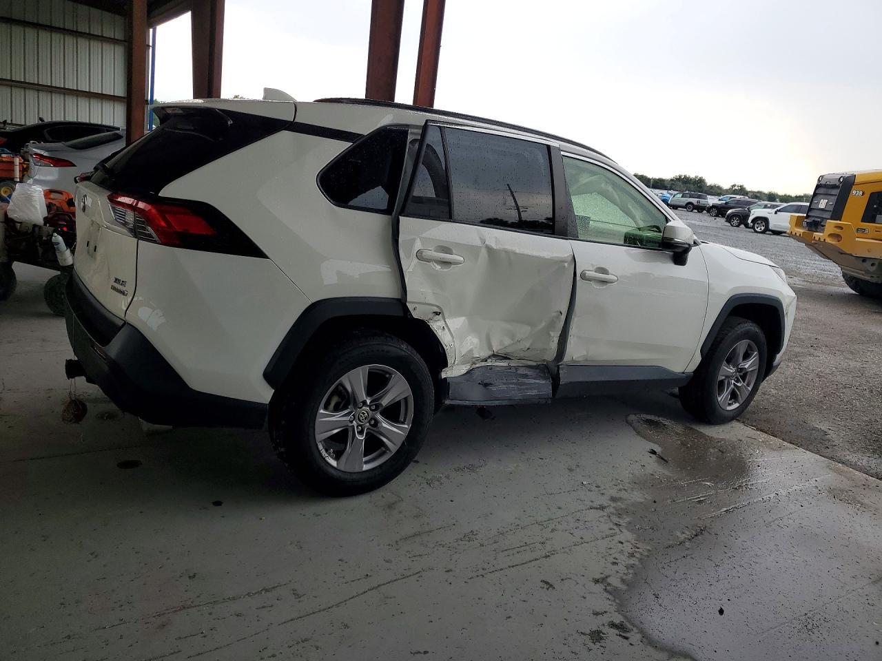 2022 Toyota Rav4 Xle - zdjęcie 3