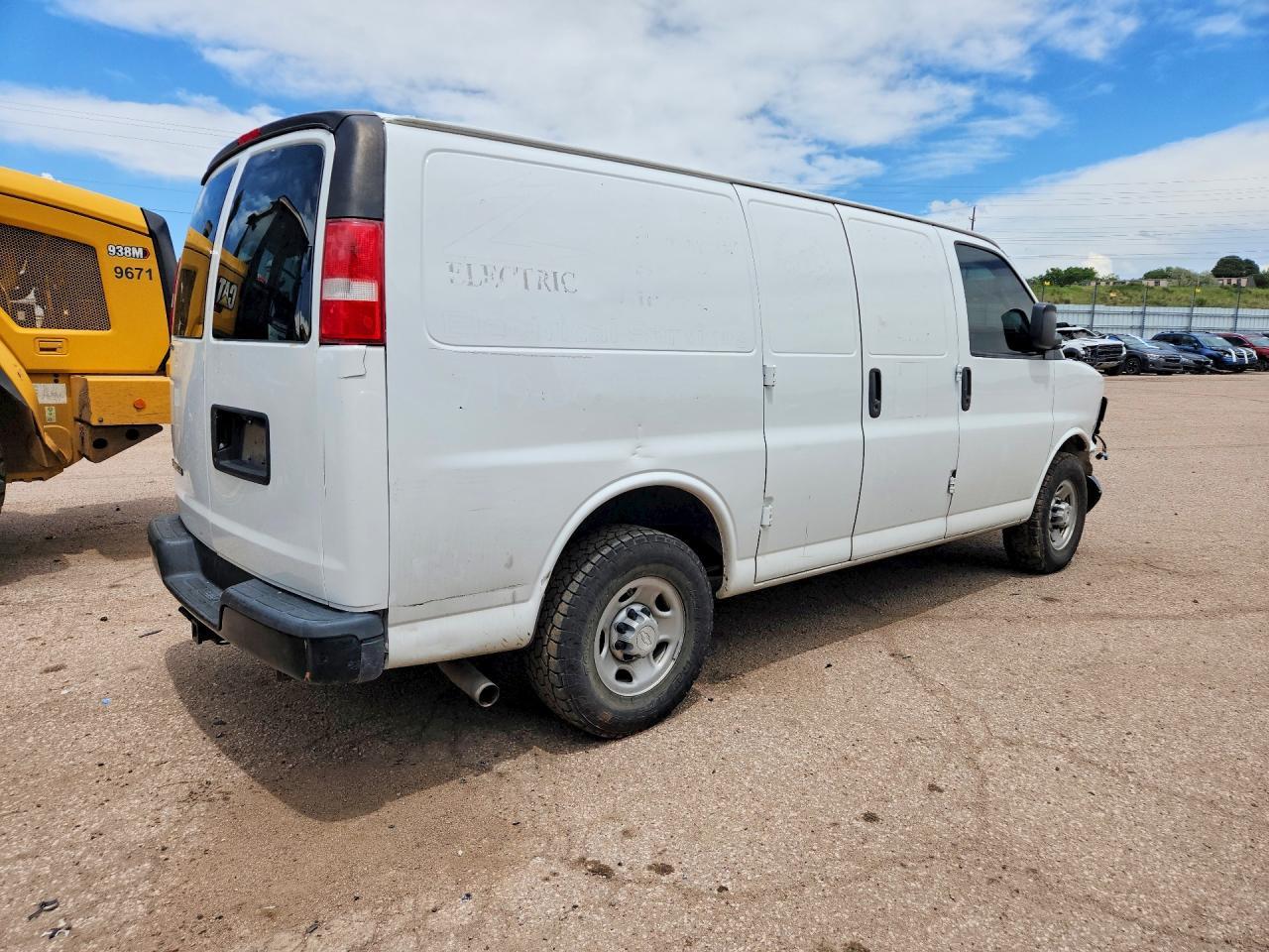 2017 Chevrolet Express G2500 - zdjęcie 3