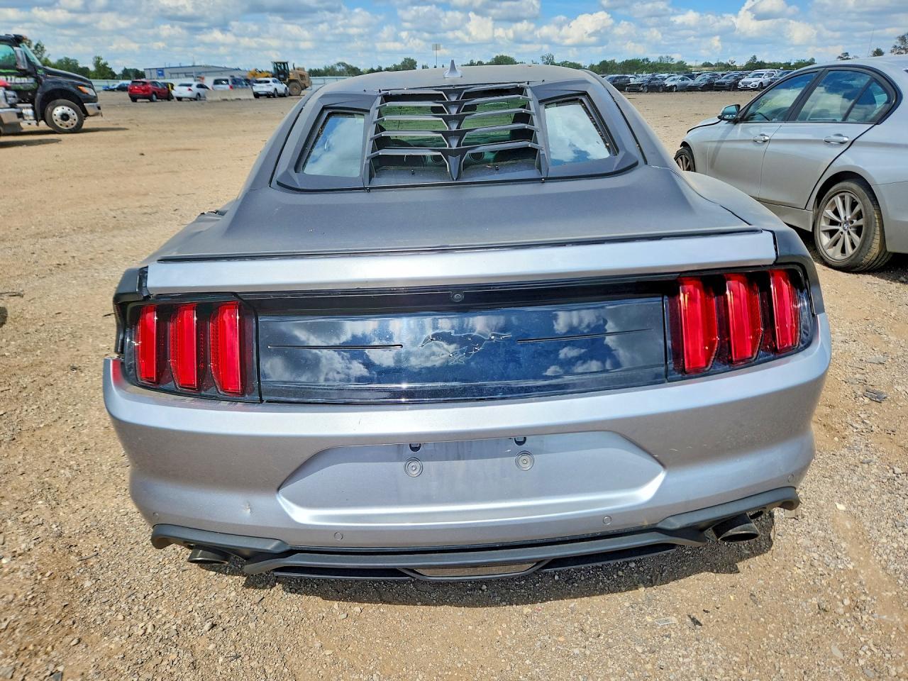 2022 Ford Mustang - zdjęcie 6