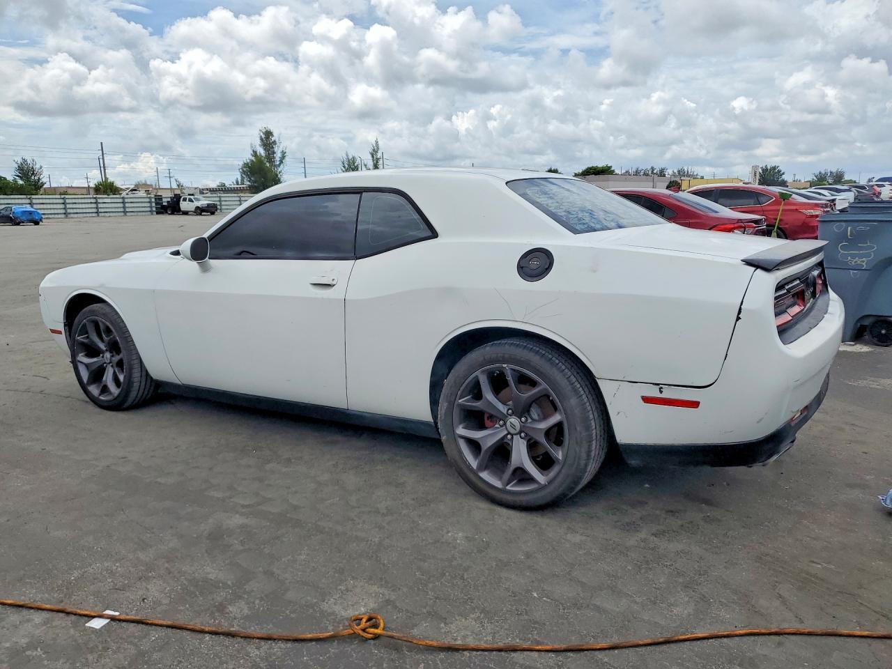 2015 Dodge Challenger Sxt - zdjęcie 2