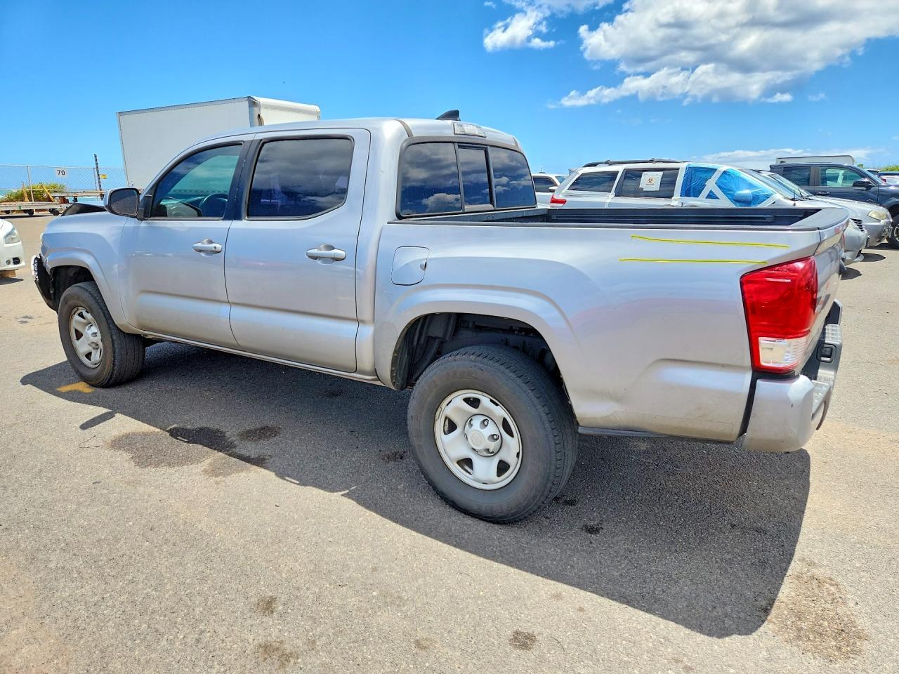 2017 Toyota Tacoma - zdjęcie 2