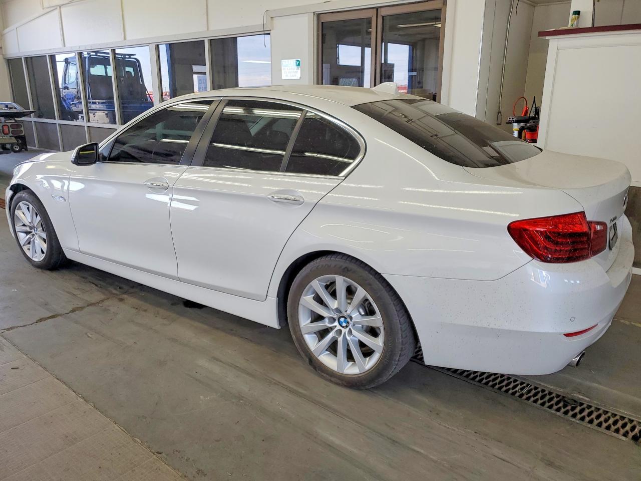 2016 BMW 535 Xi - zdjęcie 2