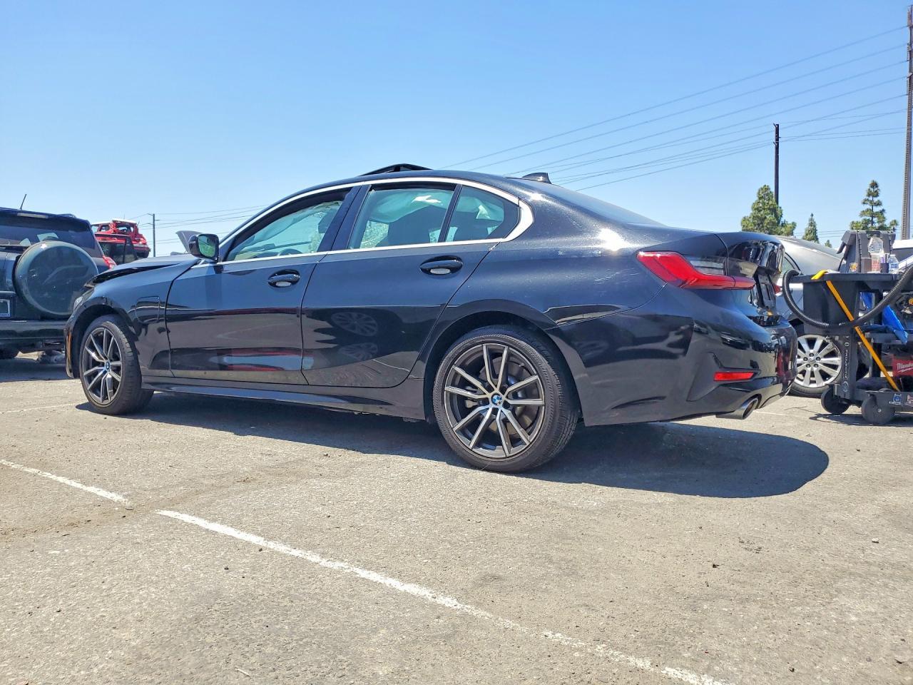 2021 BMW 330E - zdjęcie 2