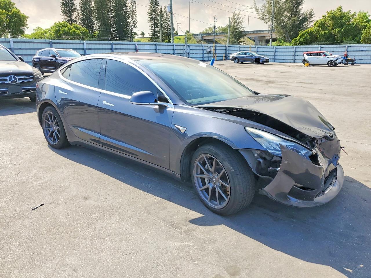 2019 Tesla Model 3 - zdjęcie 4
