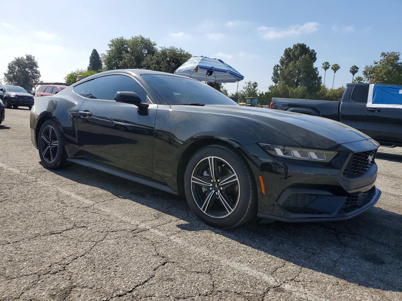 2024 Ford Mustang - zdjęcie 4