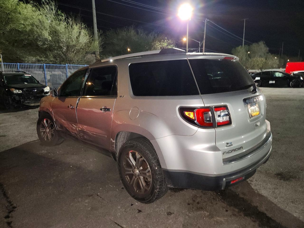 2015 GMC Acadia - zdjęcie 2