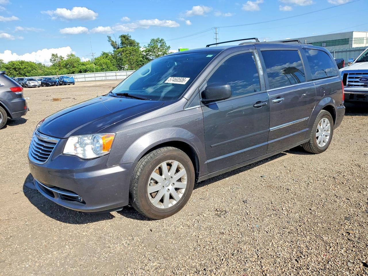 2016 Chrysler Town & Country Touring - zdjęcie główne