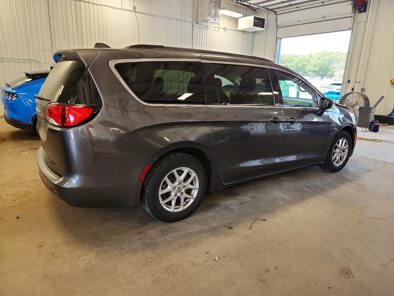 2022 Chrysler Voyager Lx - zdjęcie 3