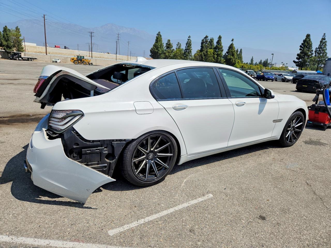2013 BMW 740 I - zdjęcie 3