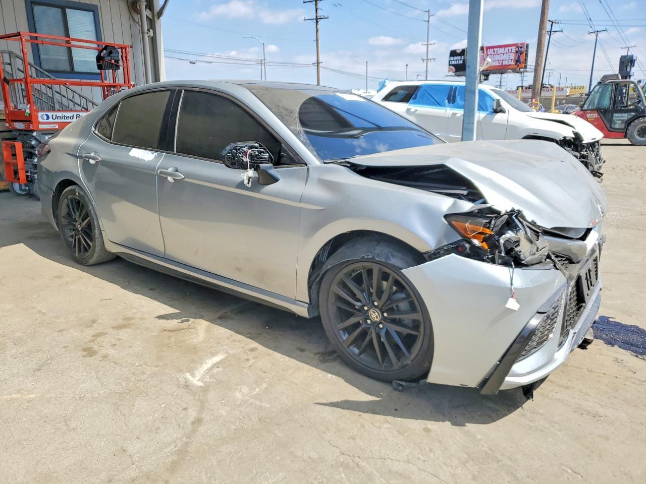 2021 Toyota Camry Xse - zdjęcie 4