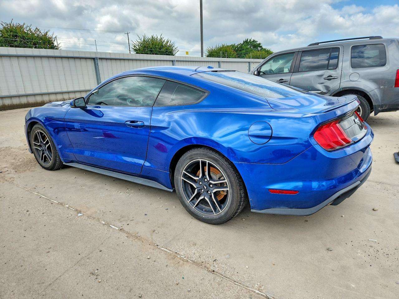 2018 Ford Mustang - zdjęcie 2