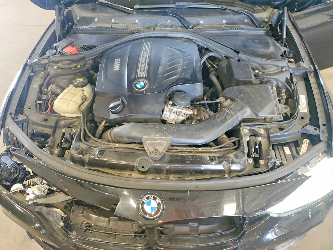 2014 BMW 335 Xi - zdjęcie 11