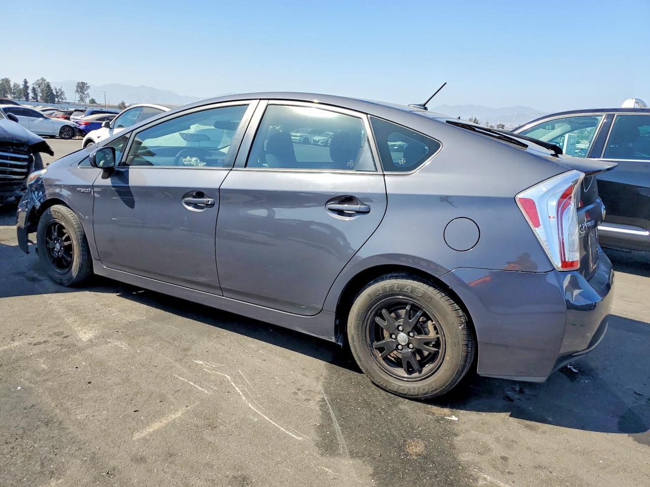 2014 Toyota Prius Three - zdjęcie 2