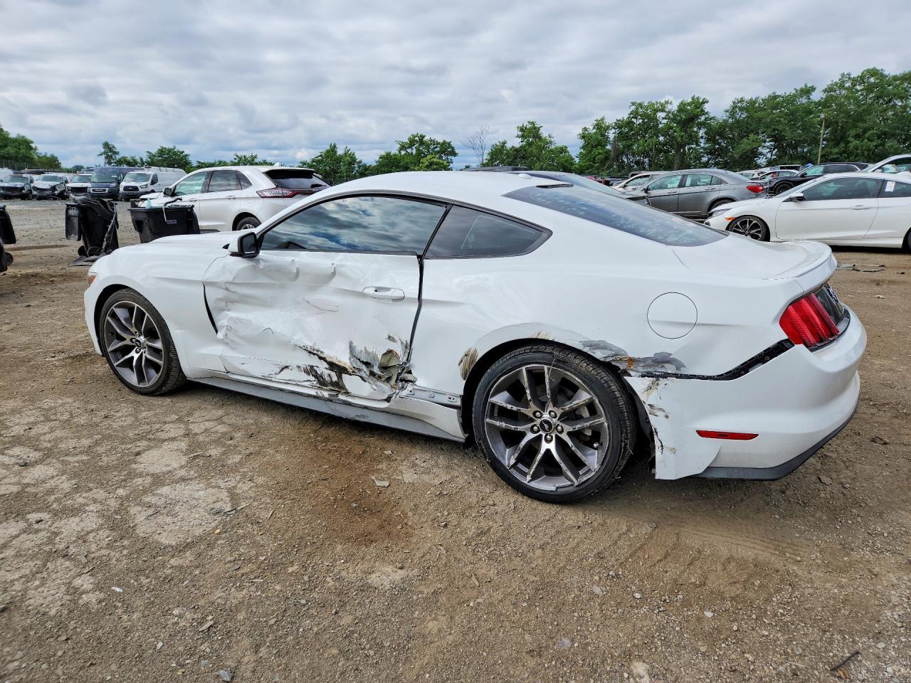 2017 Ford Mustang - zdjęcie 2