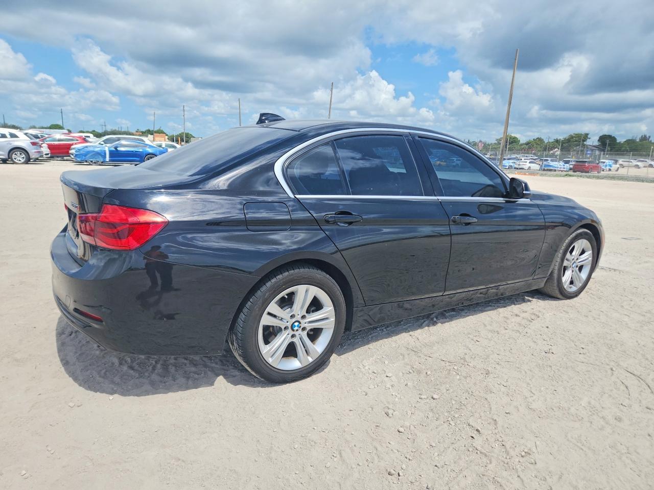2017 BMW 330 I - zdjęcie 3