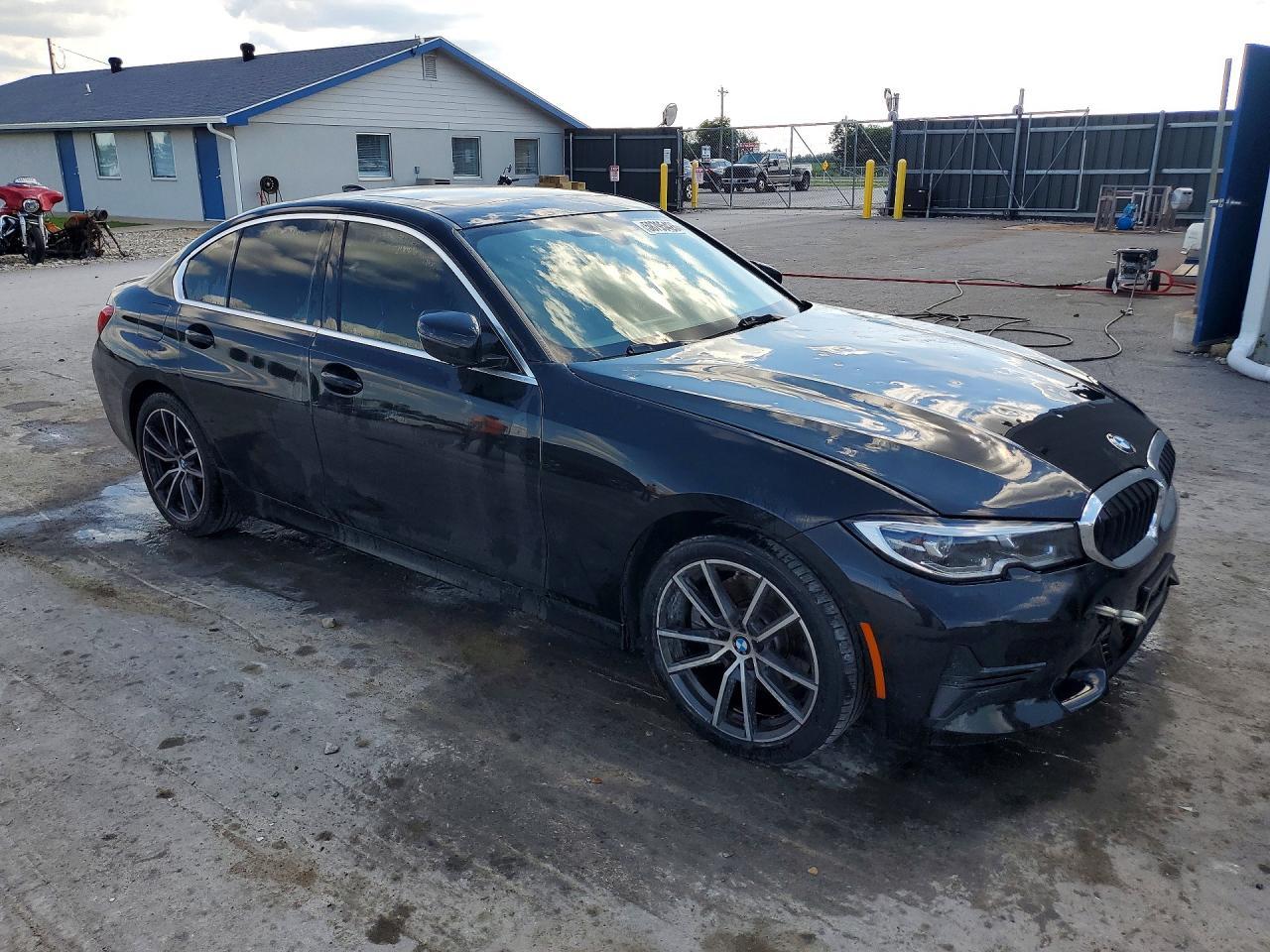 2021 BMW 330Xi - zdjęcie 4