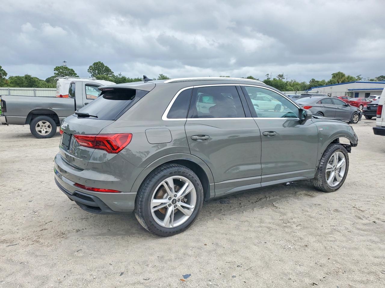 2024 Audi Q3 Premium S Line 45 - zdjęcie 3