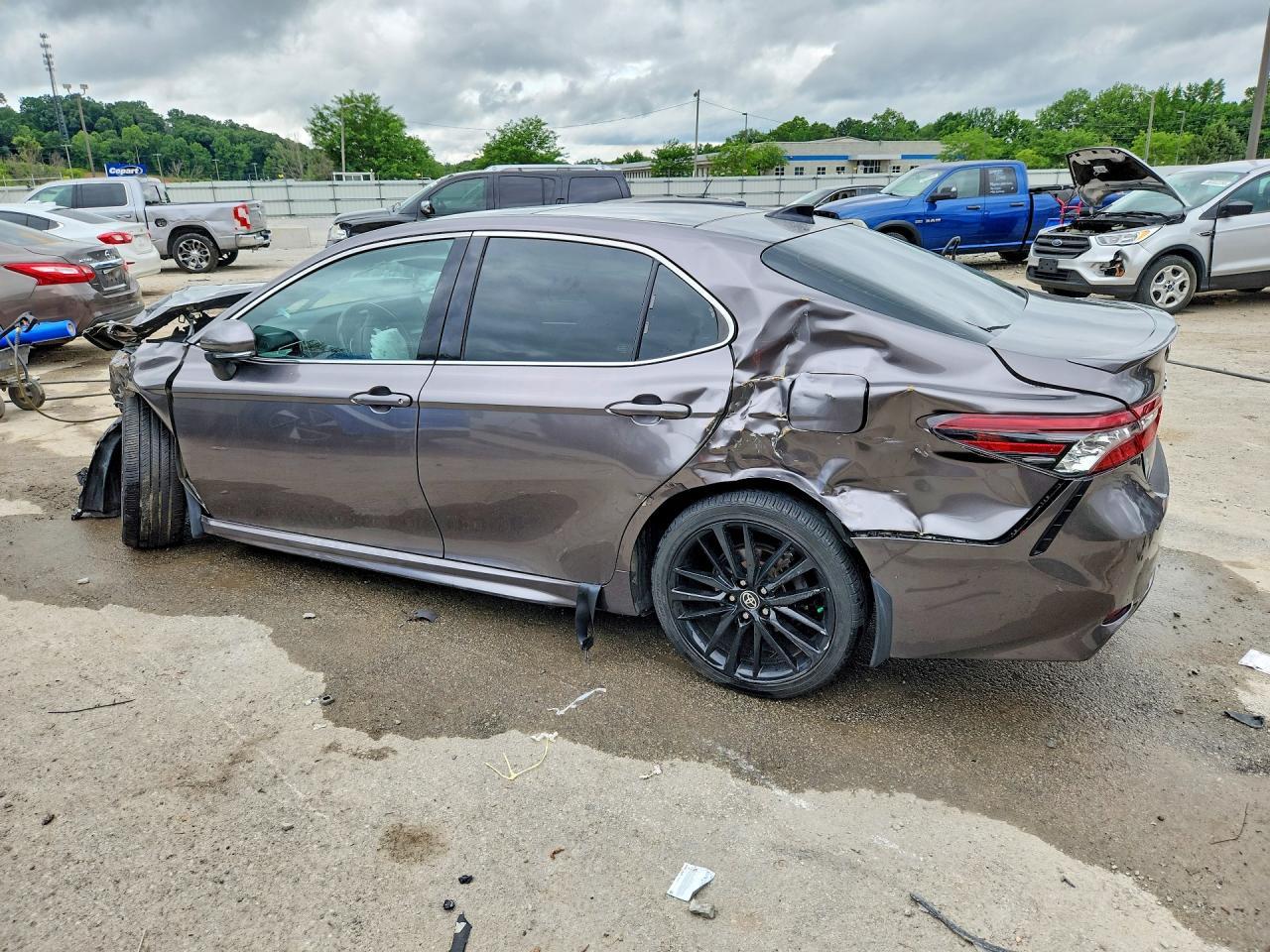 2022 Toyota Camry Xse - zdjęcie 2