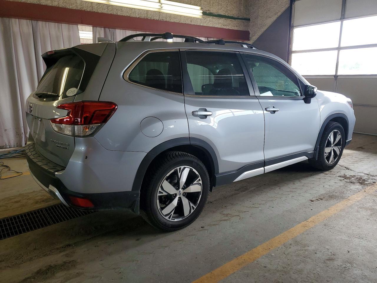 2020 Subaru Forester Touring - zdjęcie 3