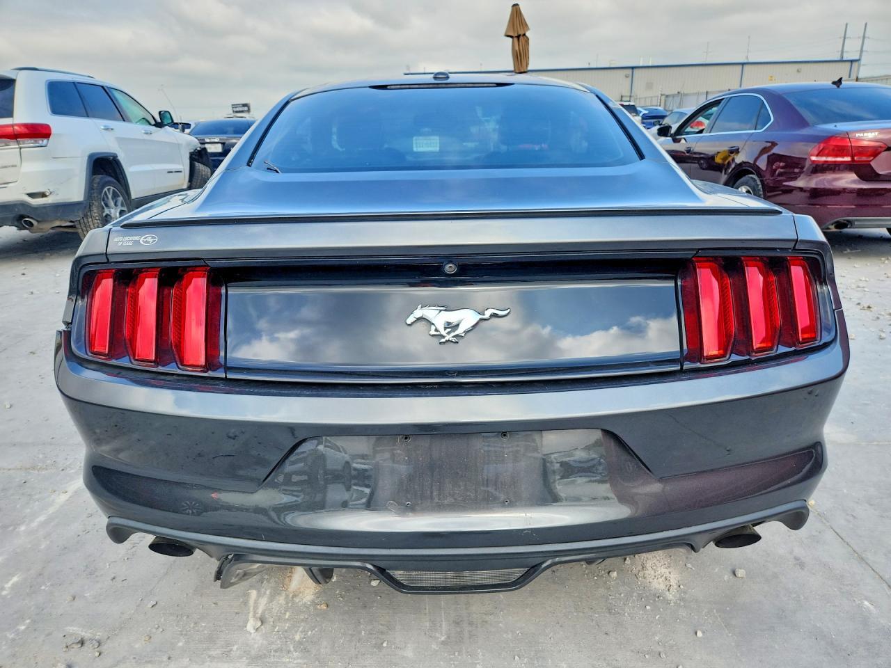 2016 Ford Mustang - zdjęcie 6