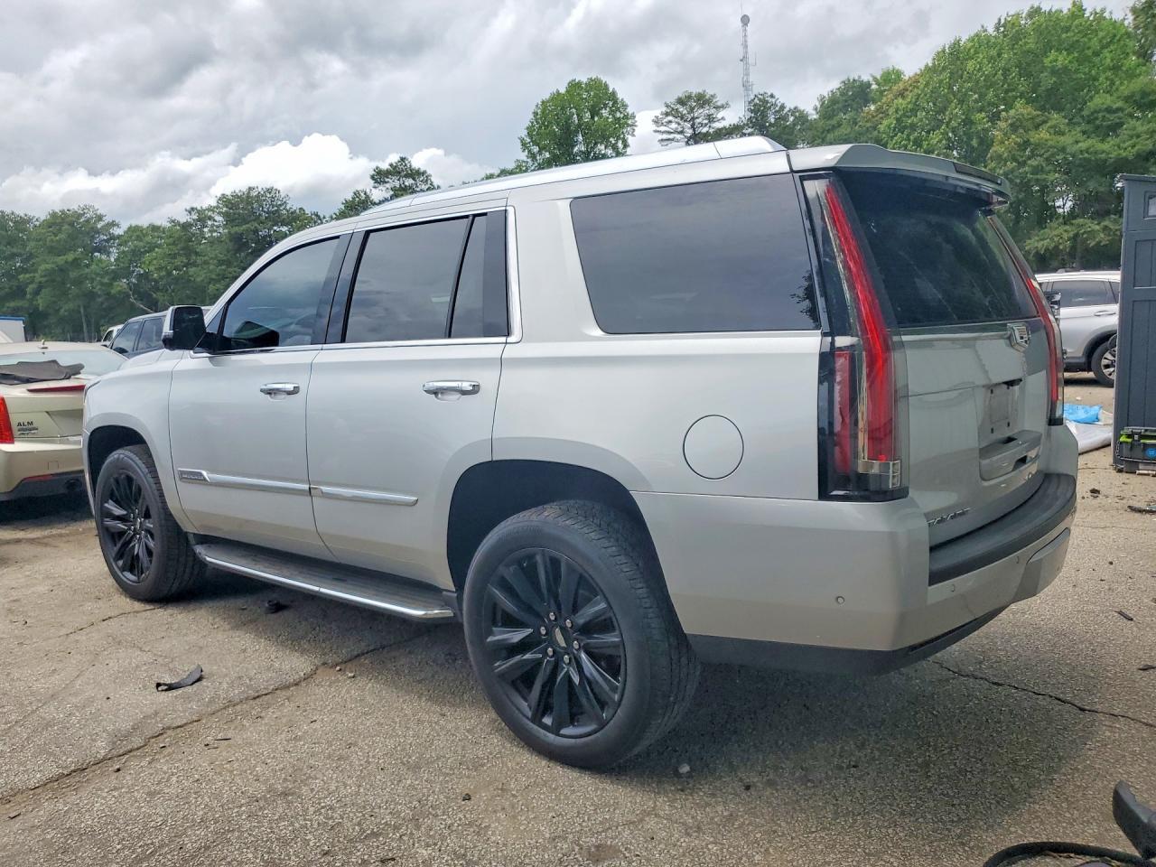 2018 Cadillac Escalade Luxury - zdjęcie 2