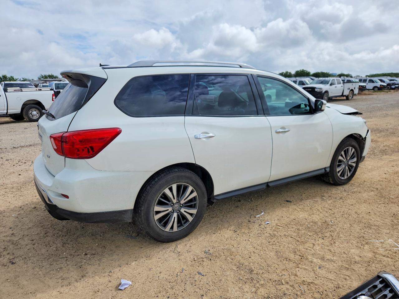 2018 Nissan Pathfinder Sv - zdjęcie 3