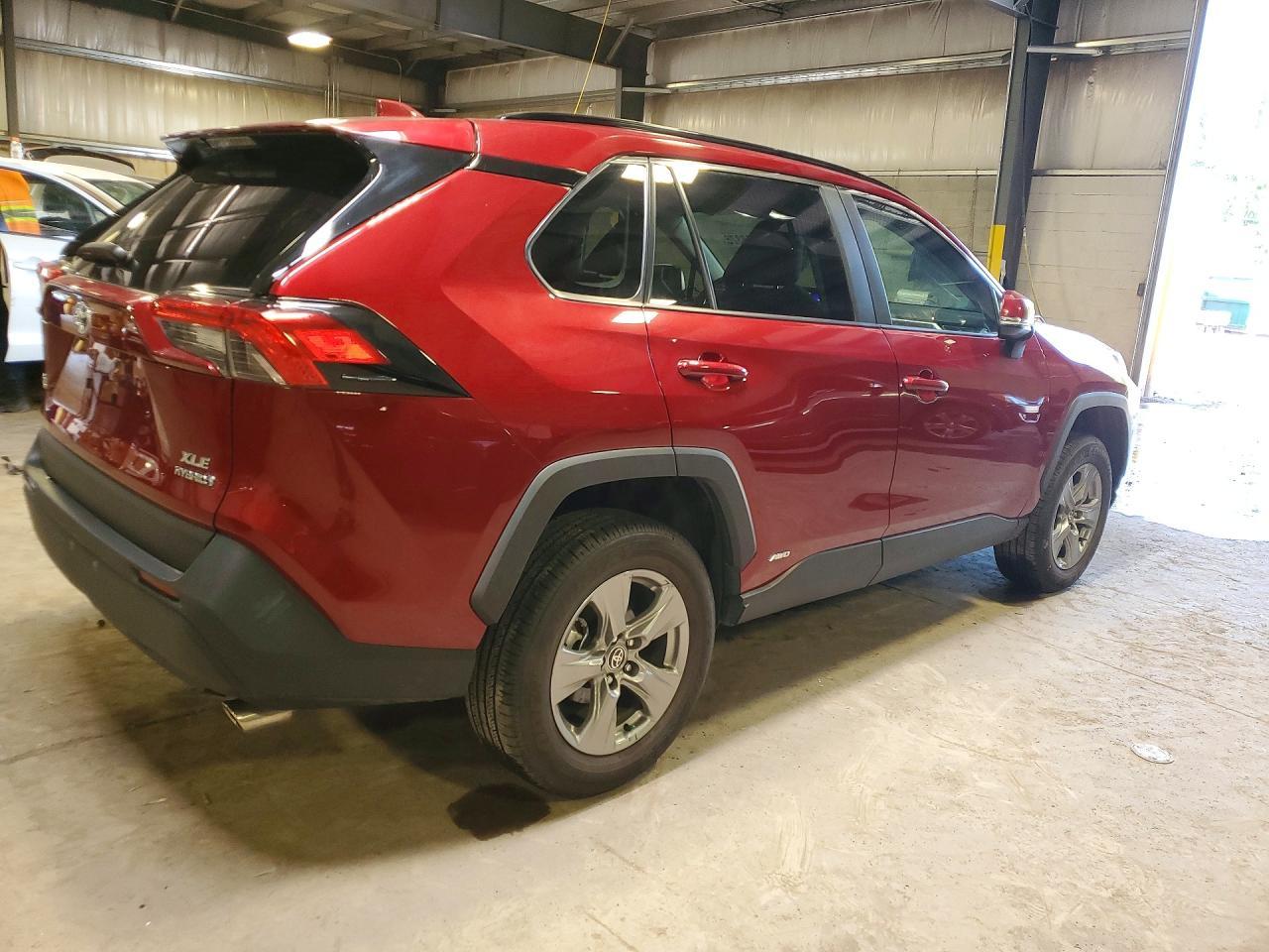 2024 Toyota Rav4 Hybrid Xle - zdjęcie 3