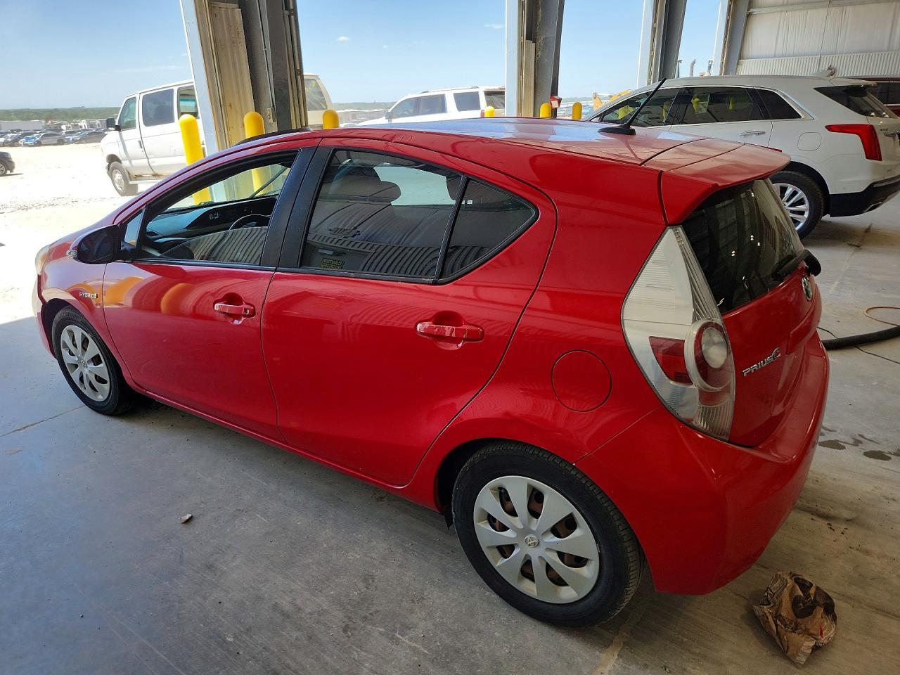 2014 Toyota Prius C Three - zdjęcie 2