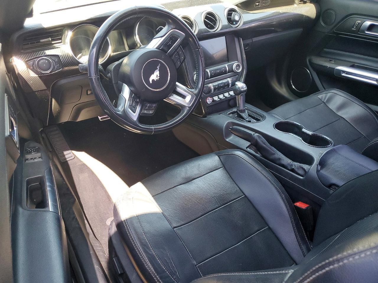2020 Ford Mustang - zdjęcie 8