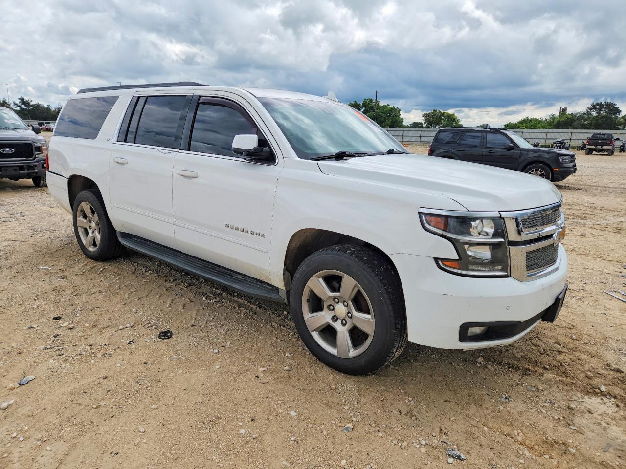 2016 Chevrolet Suburban C1500 Lt - zdjęcie 4