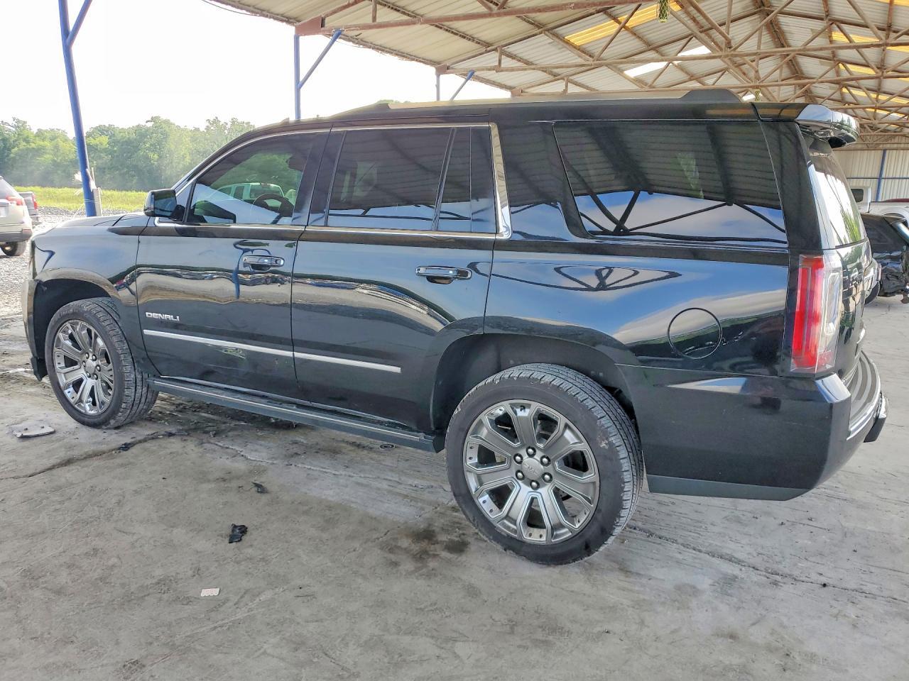2015 GMC Yukon Denali - zdjęcie 2